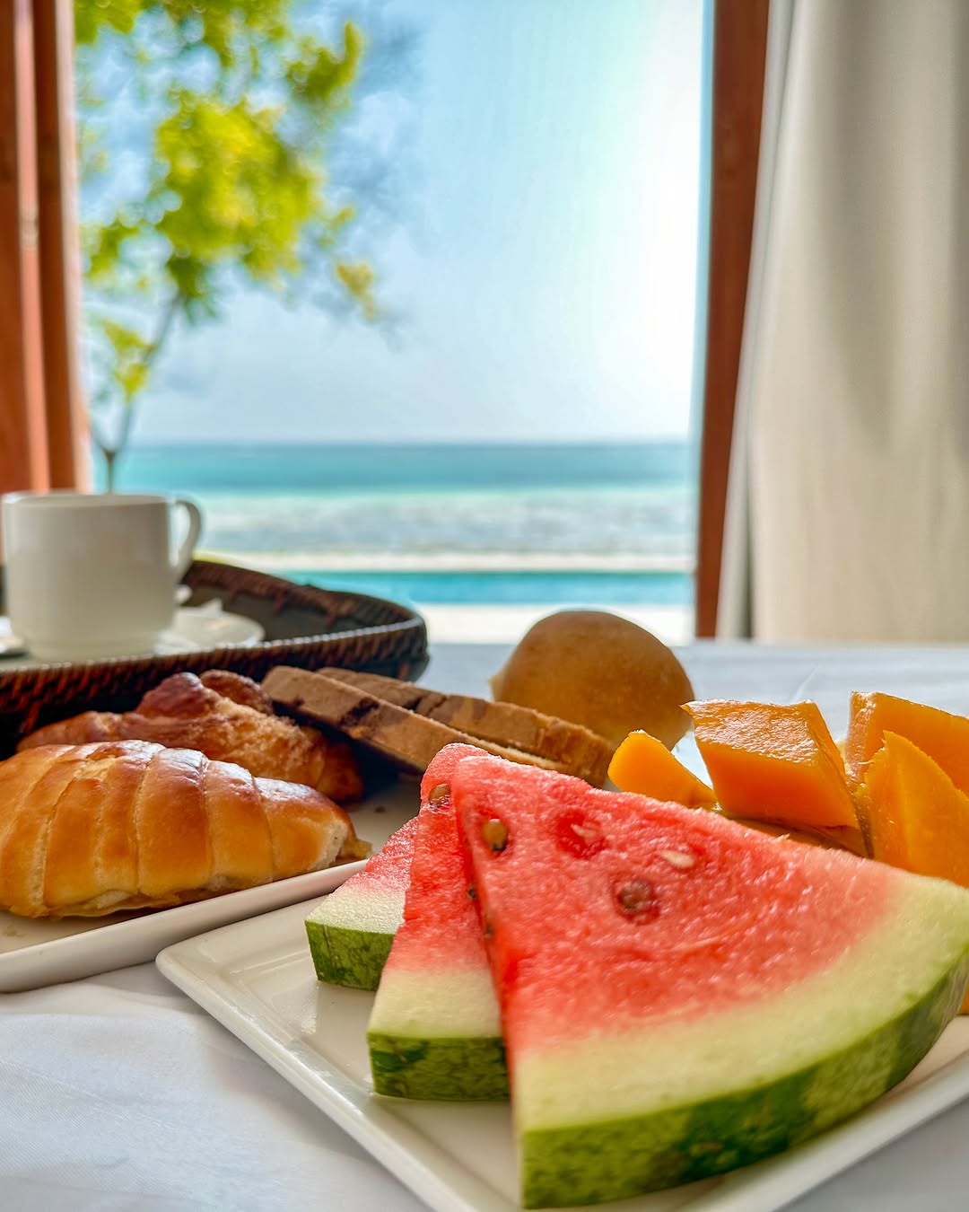 Wake up to breakfast with an ocean view
🥐 ☕ 🍉 🌊 🤍
Fresh fruit, warm pastries and the sea just beyond your table. The best way to start the day.

Start your morning here. Link In Bio.

#karafuubeachresort #zanzibar #breakfast #morningview #foodlover #oceanview