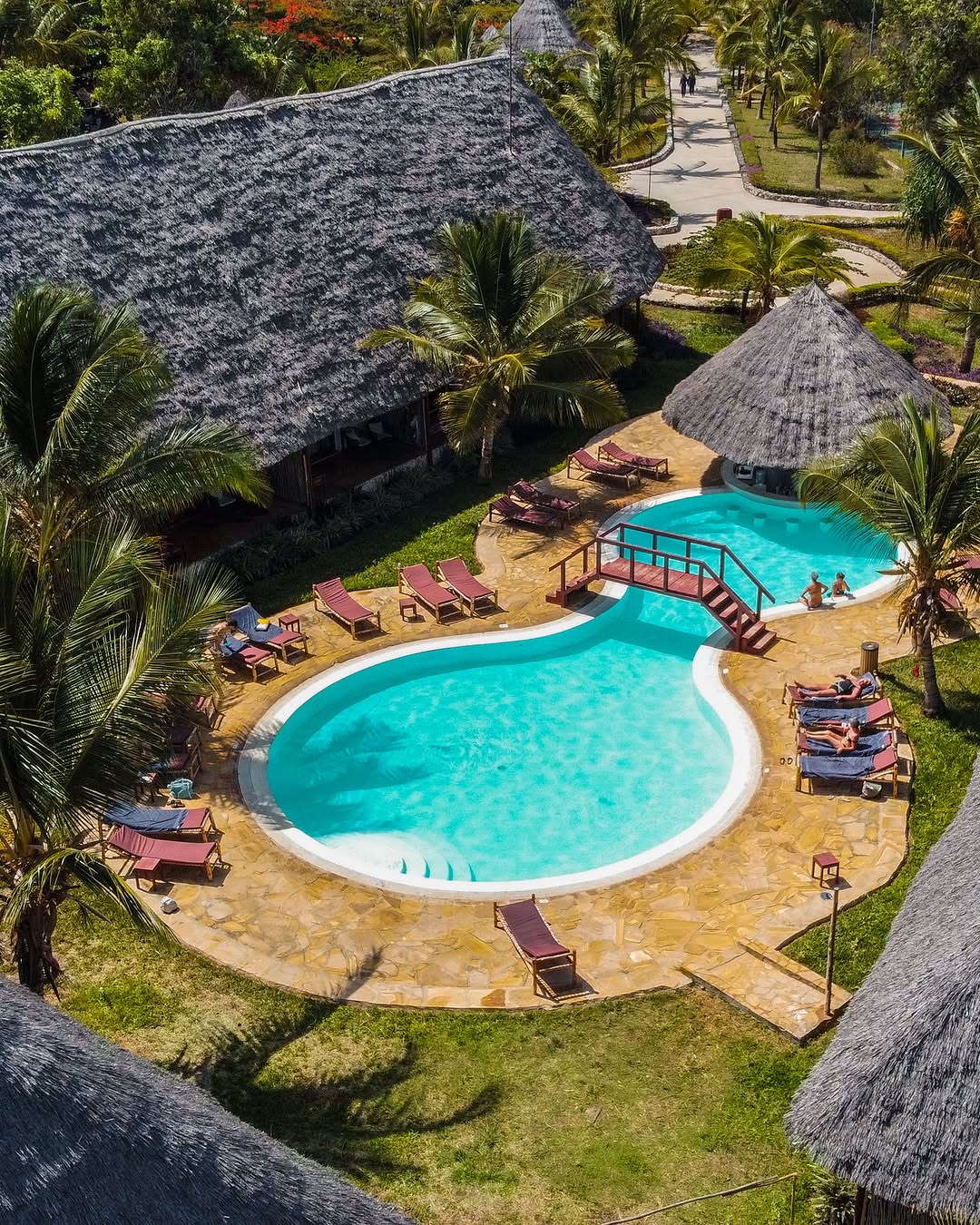 A dive where relaxation meets African style 
🏊 🧡 🍹 🌴 ☀️
Stop by the poolside bar and unwind in the unique Masai Area

Your dream getaway starts in our Bio, Don’t wait to book

#karafuubeachresort #zanzibar #poolside #travelmore #africanescape #resortvibes